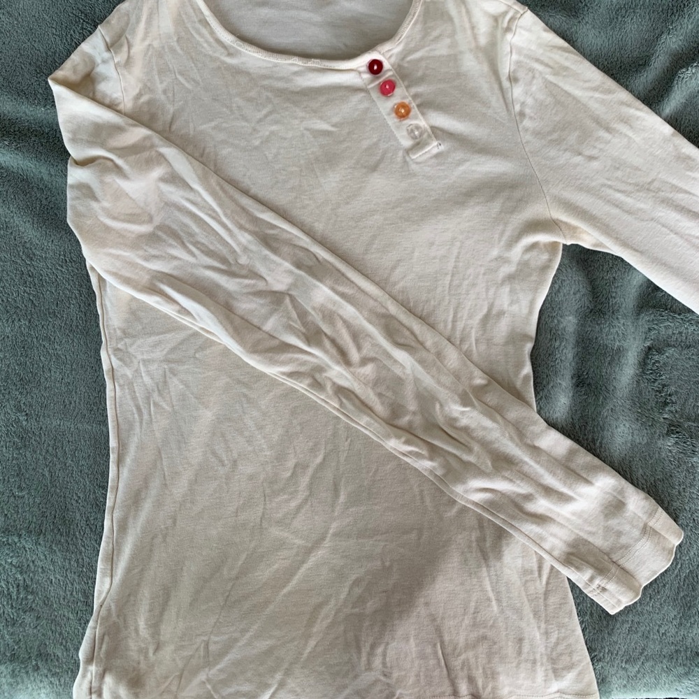 Long-sleeve simple button shirt